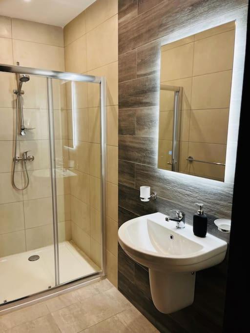 Sliema, Apt7, Stylish 2 Bedroom Apartment With Parking Buitenkant foto